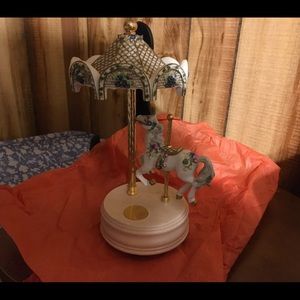 The San Francisco music box company horse carousel. Vintage Wind up music box,